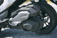 第4回:普通のバイクとは“一味違う”走りを満喫三輪モーターサイクルやインポートスクーターを試すの画像