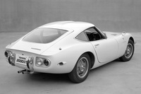 ボディーサイズは、全長×全幅×全高=4175×1600×1160mm、ホイールベース=2330mm。車両重量は1120kgとされている。