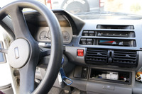 「SX」と名づけられた上級仕様で、パワーウィンドウを装備する。