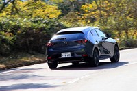 容量10Ahのリチウムイオンバッテリーと最高出力6.5PS、最大トルク61N・mのモーターで構成された「Mハイブリッド」(24Vのマイルドハイブリッド機構)を搭載する。