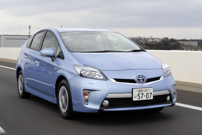 【スペック】全長×全幅×全高=4480×1745×1490mm/ホイールベース=2700mm/車重=1440kg/駆動方式=FF/1.8リッター直4DOHC16バルブ(99ps/5200rpm、14.5kgm/4000rpm)+交流同期電動機(82ps、21.1kgm)/価格=420万円(テスト車=427万8855円/JBLプレミアムサウンドシステム=4万8300円/ETC車載器=1万6905円/電源プラグコード=1万3650円)