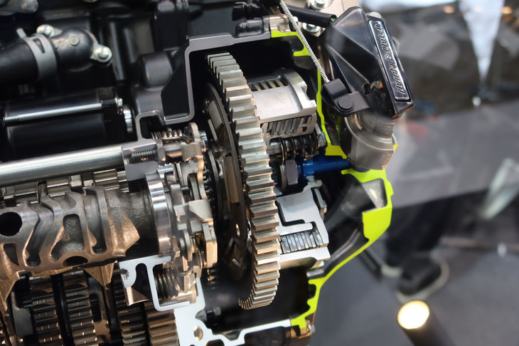 自動変速システム「Honda E-Clutch」の展示。