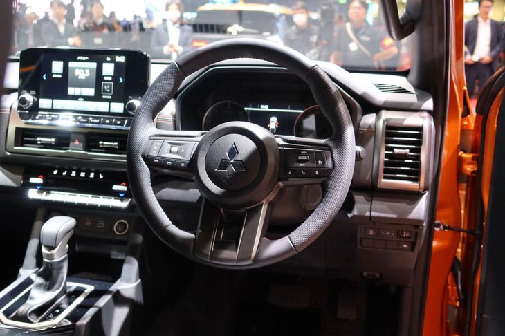 三菱トライトン