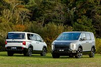 改良型「デリカD:5」に関しては、「ジャパンモビリティショー2025」でプロトタイプを発表。同年10月30日に注文受け付けが開始された。