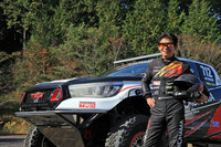 「TRDハイラックス デザートレーススペック」のドライバーを務めた塙 郁夫選手。