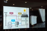 V2H(Vehicle to Home)の機器も備えるメルセデスEQ横浜。関心のある顧客に対しては、機器の実物を前に具体的な説明が行われる。