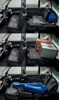 シートアレンジは軽ハイトワゴンとしては標準的。後席は5:5の2分割式で、可倒/リクライニング機構に加え、240mmのロングスライド機構が備わる。