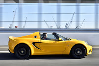 今回のテストでは、100kmほどの山岳路を含む310kmあまりを走行。24.6リッターのハイオクガソリンを消費し、満タン法で12.8km/リッターの燃費を記録した。