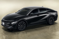 「トヨタ・クラウン クロスオーバー」にクラウン誕生70周年を記念する特別仕様車が登場