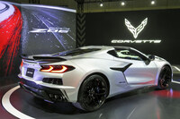 ブースに展示された「コルベットZ06」は、特別仕様車の「サントリーニエディション」だった。