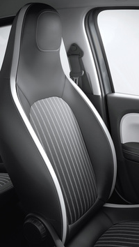 「ルノー・トゥインゴ」に特別仕様車「サンドレ」登場 モノトーンのシックな限定モデルの画像