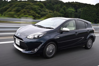 マイナーチェンジを機に、足まわりも変更。従来より柔らかいスプリングと、ダンピングを効かせたショックアブソーバーを採用することで、乗り心地を向上させた。