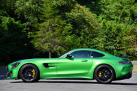 【メルセデスAMG GT Rのスペック】
ボディーサイズ:全長×全幅×全高=4550×2005×1285mm/ホイールベース:2630mm/車重:1690kg/駆動方式:FR/エンジン:4リッターV8 DOHC 32バルブ ツインターボ/トランスミッション:7段AT/最高出力:585PS(430kW)/6250rpm/最大トルク:700N・m(71.4 kgf・m)/2100-5500rpm/タイヤ:(前)275/35ZR19 100Y XL/(後)325/30ZR20 106Y XL(ミシュラン・パイロットスポーツ カップ2)/燃費:--km/リッター/価格:2453万円
【取材時の燃費データ】
テスト距離:287.8km(市街地1:高速道路7:山岳路2)/使用燃料:45.7リッター(ハイオクガソリン)/参考燃費:6.3km/リッター(満タン法)/6.1km/リッター(車載燃費計計測値)