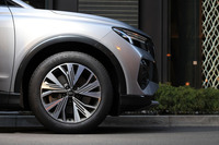 アレンザシリーズのなかでも、よりコンフォート性能を重視した「アレンザLX100」。ブリヂストン独自のサイレントテクノロジーが実現した、高い静粛性が自慢だ。