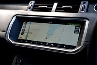 同じ状態で運転席側から見たところ。表示する情報は、運転席側と助手席側とで個別に設定できる。