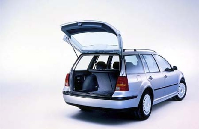 【スペック】ゴルフワゴンGLi(4AT):全長×全幅×全高=4400×1735×1490mm/ホイールベース=2515mm/車重=1340kg/駆動方式=FF/2リッター直4SOHC8バルブ(116ps/5200rpm、17.3kgm/2400rpm)/車両本体価格=275.0万円