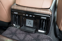 これはAC100V・1500Wのコンセントのカバーになっている。