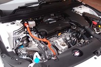 「e:HEV」と呼ばれる2モーター式のハイブリッドシステムを採用。WLTCモードの燃費は22.8km/リッター。