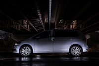 従来のミニバン専用タイヤ「イーグルRV-F」の後継モデルが「エフィシェントグリップRVF02」。スポーツ系の「イーグル」からコンフォート系の「エフィシェントグリップ」へとブランドも変更されている。