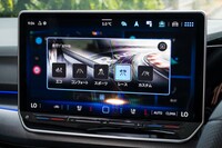 ドライブモードセレクター「ドライビングプロファイル機能」には、「エコ」「コンフォート」「スポーツ」「レース」「カスタム」の5種類の設定が用意される。