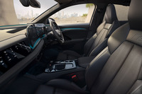 限定モデル「Q6スポーツバックe-tronエディションワン」のインテリア。通常はオプションとなる「ファンクションパッケージ」や「テクノロジーパッケージ」「ラグジュアリーパッケージ」などが標準装備とされる。