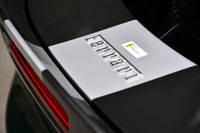 【フェラーリSF90ストラダーレ】
ボディーサイズ:全長×全幅×全高=4710×1972×1186mm/ホイールベース:2650mm/車重:1570kg(乾燥重量)/駆動方式:4WD/エンジン:4リッターV8 DOHC 32バルブ ターボ/モーター:交流同期電動機/トランスミッション:9段AT/エンジン最高出力:780PS(574kW)/7500rpm/エンジン最大トルク:800N・m(81.6kgf・m)/6000rpm/フロントモーター最高出力:135PS(99kW)(1基当たり)/フロントモーター最大トルク:85N・m(8.7kgf・m)(1基当たり)/リアモーター最高出力:204PS(150kW)/リアモーター最大トルク:266N・m(27.1kgf・m)/システム最高出力:1000PS(735kW)/タイヤ:(前)255/35ZR19 91Y/(後)315/30ZR20 104Y(ミシュラン・パイロットスポーツ カップ2)/燃費:6.0リッター/100km(約16.7km/リッター、WLTCモード)/価格:5340万円
【取材時の燃費データ】
テスト距離:315.0km(市街地2:高速道路6:山岳路2)/使用燃料:46.6リッター(ハイオクガソリン)/参考燃費:6.7km/リッター(満タン法)