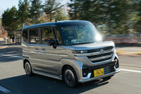 企画の段階では非開発部門の女性スタッフなども連れて、3~4回ほど「ダメ出しツアー」を実施。新型「スペーシア」の開発へ向けた課題のあぶり出しをおこなったという(写真は新型「スペーシア カスタム」)。