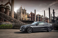 「メルセデスAMG C43 4MATICクーペ」の0-100km/h加速は4.7秒。最高速度はリミッターにより250km/hに制限される。