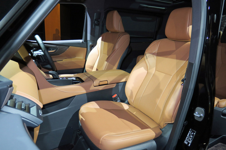 トヨタ・ヴェルファイアZプレミア(1列目シート)