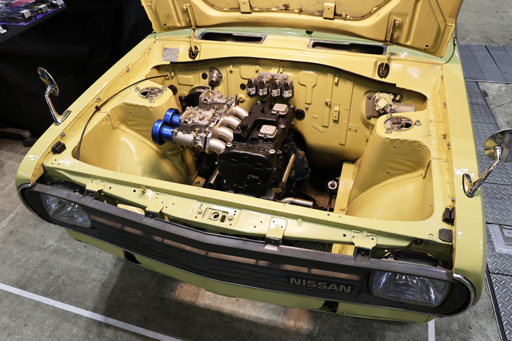 通称“サニトラ”こと「日産サニー トラック」に積まれた、製作中という“HOSSAN”のASC16XX(仮称)ユニット。日産のA15型ブロックにホンダの「CBR1100」(二輪)用ヘッドを載せたという話題性抜群の一品で、「会見では『どちらが上、どちらが下ではなく……』とか言ってましたが、ここではNが下、Hが上です」という出展者のシャレの効いたコメントに座布団3枚!