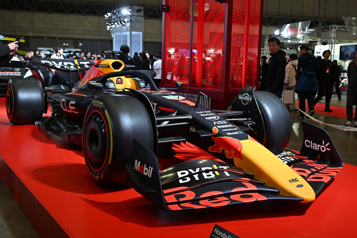 レッドブル・レーシングRB19(ショーカー)