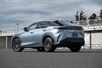 ボディーのスリーサイズは全長×全幅×全高が4805×1895×1635mm。レクサスのラインナップでは「RX」と「NX」の間に入るサイズだ。