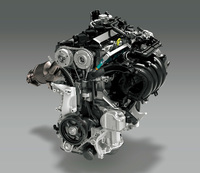 最高出力170PS/6600rpm、最大トルク202N・m/4800rpmの2リッター直4直噴自然吸気「ダイナミックフォースエンジン」が搭載される。