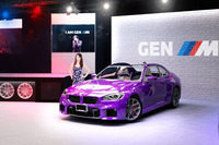 BMWは純正パーツでチューニングした「BMW M2 CS」を国内初公開【東京オートサロン2026】の画像
