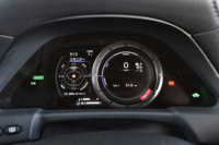 “Fスポーツ”専用のTFT液晶メーターは、車両情報の表示内容に合わせて、中央のリングがスライドする。(写真をクリックすると表示バリエーションが見られます)