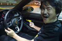 軽量化を目的としたドアオープナーストラップが採用される「718ボクスターT」。ボディーカラーとカラーコーディネートされているのはとてもおしゃれです。