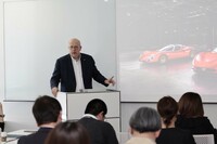 説明会では、未来のアルファ・ロメオと他ブランドとの位置関係にも言及。「アルファ・ロメオはプレミアム、マセラティはラグジュアリーで、両ブランドが重複することはない。ただ、ランチアとはスポーティーなバックボーンを持つブランド同士なので、担当者と綿密に連絡をとって、差別化を図っていく」とのことだった。インパラ―ト氏が思い描く、BEV時代のアルファとはどんなクルマなのか? 非常に気になるところである。