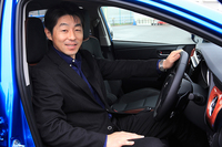 <プロフィール>
	1994年入社。エンジン設計部でAZ系エンジンの本体設計を担当。2001年より製品企画部にて「ハイエース」「オーリス」などの製品企画を担当。