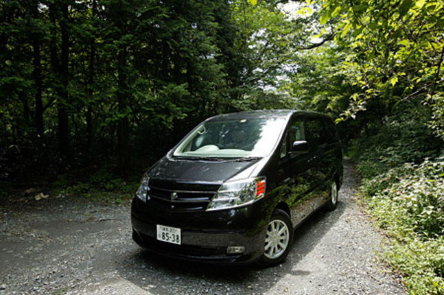 【スペック】全長×全幅×全高=4840×1805×1935mm/ホイールベース=2900mm/車重2040kg/駆動方式=4WD/2.4リッター直4DOHC16バルブ(131ps/5600rpm、19.4kgm/4000rpm)+フロント交流モーター(13kW/1130-3000rpm、11.2kgm/0-1130rpm)+リア交流モーター(18kW/1910-2500rpm、11.0kgm/0-400rpm)/車両本体価格=366.0万円(テスト車=397.0万円)