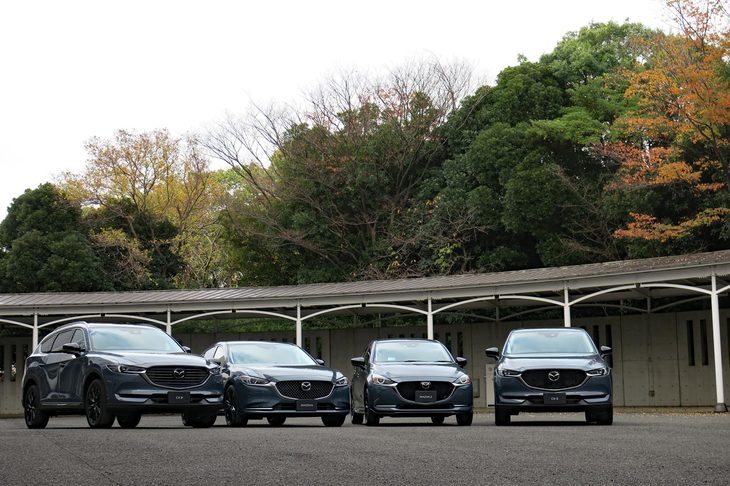 マツダの特別仕様車「ブラックトーンエディション」。左から「CX-8」「マツダ6」「マツダ2」「CX-5」。