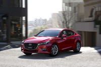 トヨタのシステムを搭載していた「マツダ・アクセラ ハイブリッド」。ドライバビリティーの評判は悪くなかったが、販売には結びつかなかった。