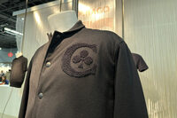 こちらもコルナゴのカプセルコレクションから。全アイテムは、コルナゴの公式ウェブサイトのみで販売される。