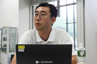 スバルの車両運動実験部でクルマの走りを鍛えている伊藤 奨さん。スーパー耐久シリーズではTeam SDA Engineeringのチーム代表兼チーフエンジニア兼ドライバーと、二足ならぬ三足のわらじを履いている。