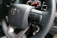 「ランドクルーザー“70”」のステアリングホイール。最新型には、運転支援システムも搭載される。