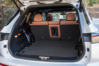 3列目シートは床と一体にして格納できるので、使わないときでも持て余すことはない。