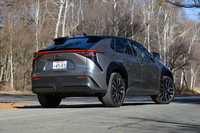 改良とともに値下げも実施。「Z」グレード50万円ダウンでFWDが550万円、4WDが600万円になったほか、新たなエントリーグレード「G」(FWDのみで480万円)を設定している。