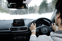 試乗のために用意された「アクセラ」は、1.5リッターガソリンエンジンのFF車だった。