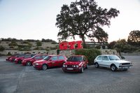 イベント会場に展示された、歴代の「ゴルフGTI」。GTIの名称は、1976年にデビューした初代「ゴルフGTI」以来、今日に至るまでフォルクスワーゲンの高性能車に連綿と使用され続けている。