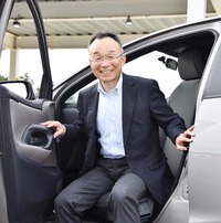 今回話を聞いた、トヨタ自動車 CV Company CV製品企画 ZU 主査の中川 茂さん。1986年の入社後、社内の公募制度で福祉車両に関する業務を志望。これまで15年ほどウェルキャブをはじめとする車両の開発に取り組んできた。「ターンチルトシート」については、まず国内で実績を積み、日本に次いで高齢化が進む欧州でも展開できるよう社内で提言していきたいという。