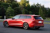 WLTCモードの燃費値は12.8km/リッター。気筒休止機構が備わっており、条件を満たした場合に2気筒走行が可能となっている。